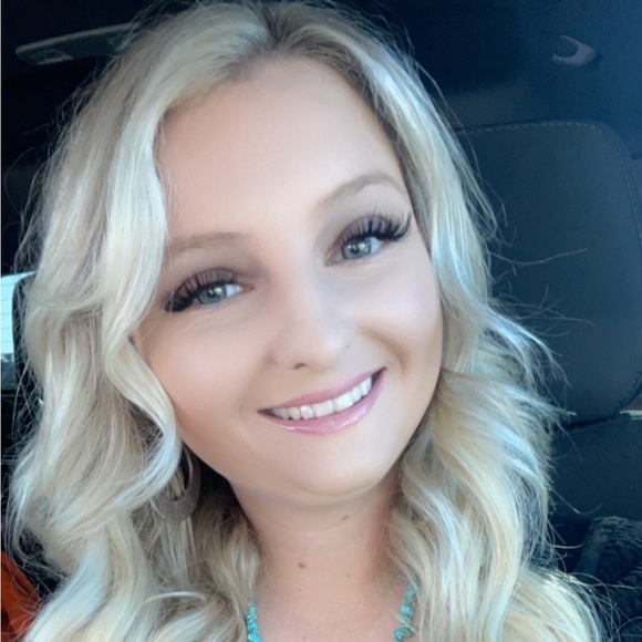 Meet your Posher, Allison - Picture 1 of 1